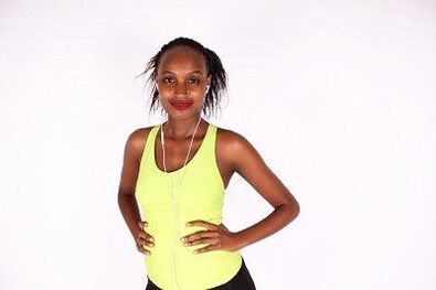 Meitene pēc ilgas pastaigas